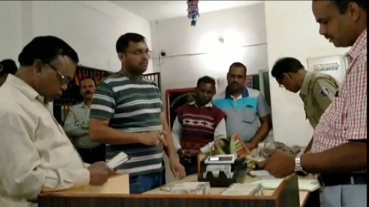 BJD, BJP at loggerheads over Bargarh cash seizure
