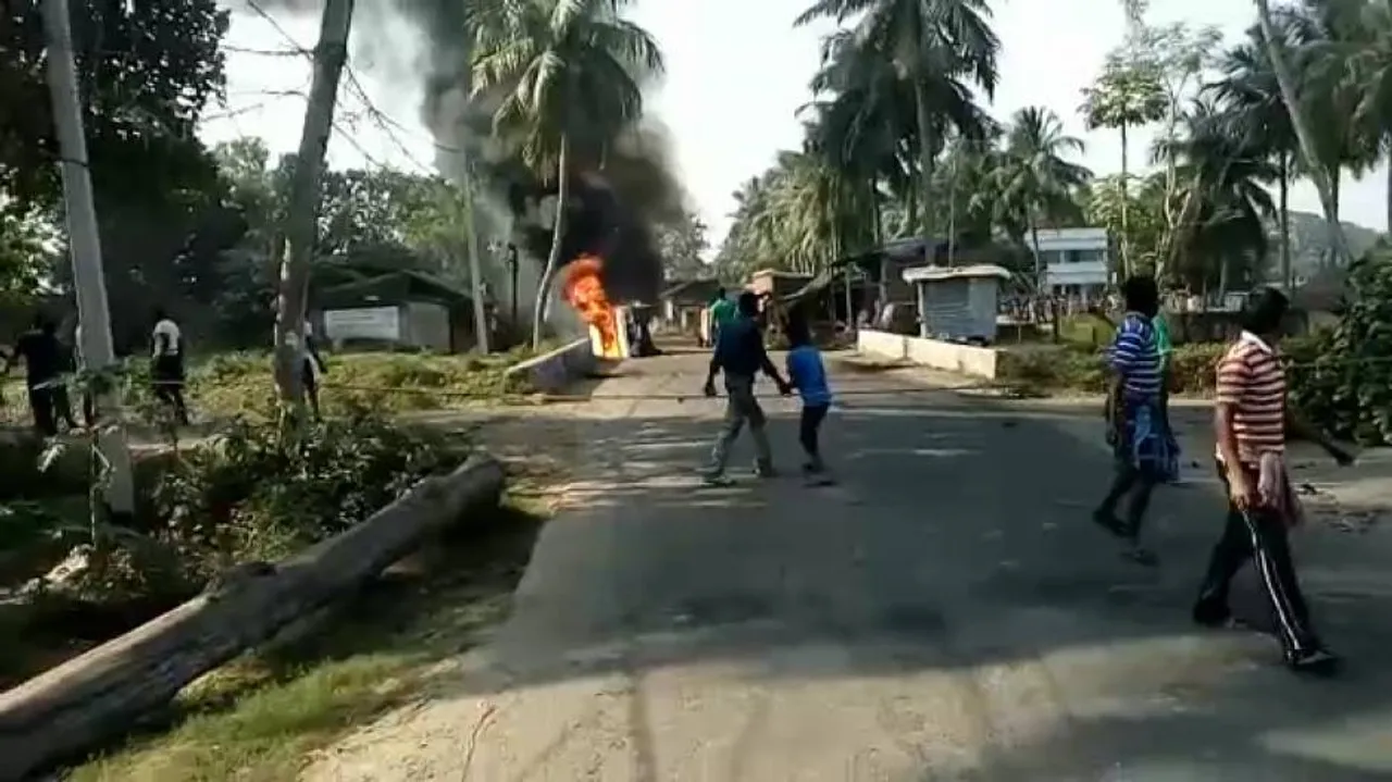 Locals torch police van after clash with cops