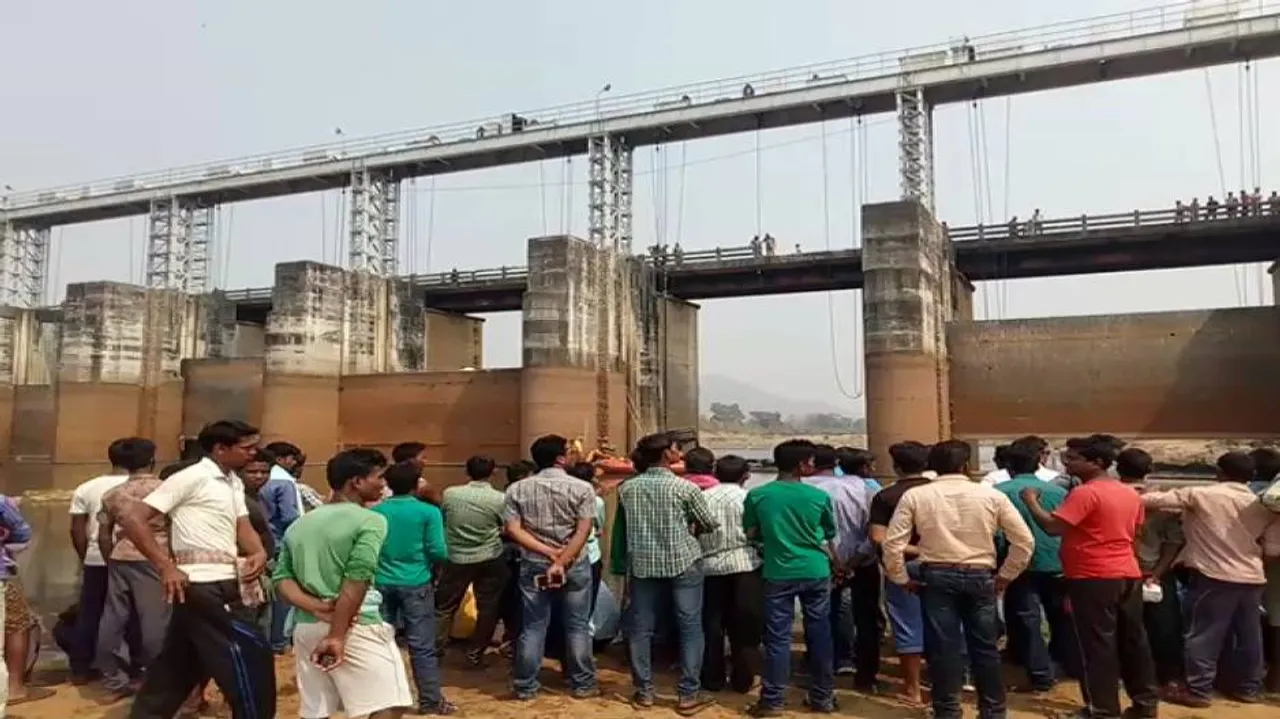 3 killed as crane engaged in irrigation project work overturns; ex-gratia declared
