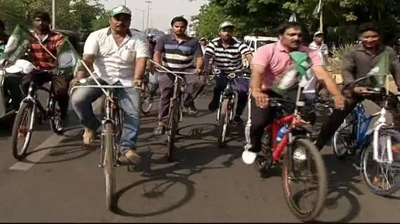 BJD commemorates Biju Babu’s cycle tour to Peshawar