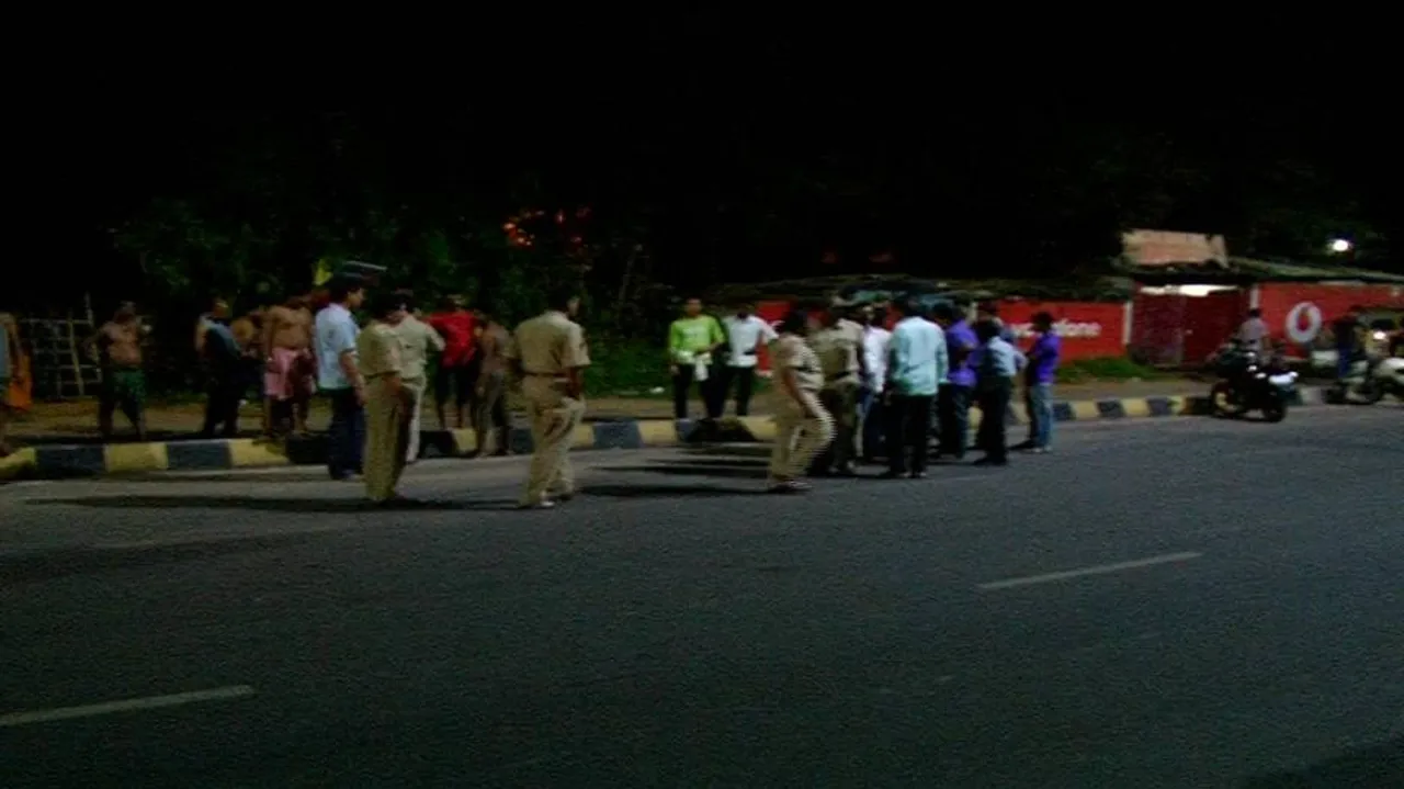 Speeding car injures two sleeping on pavement