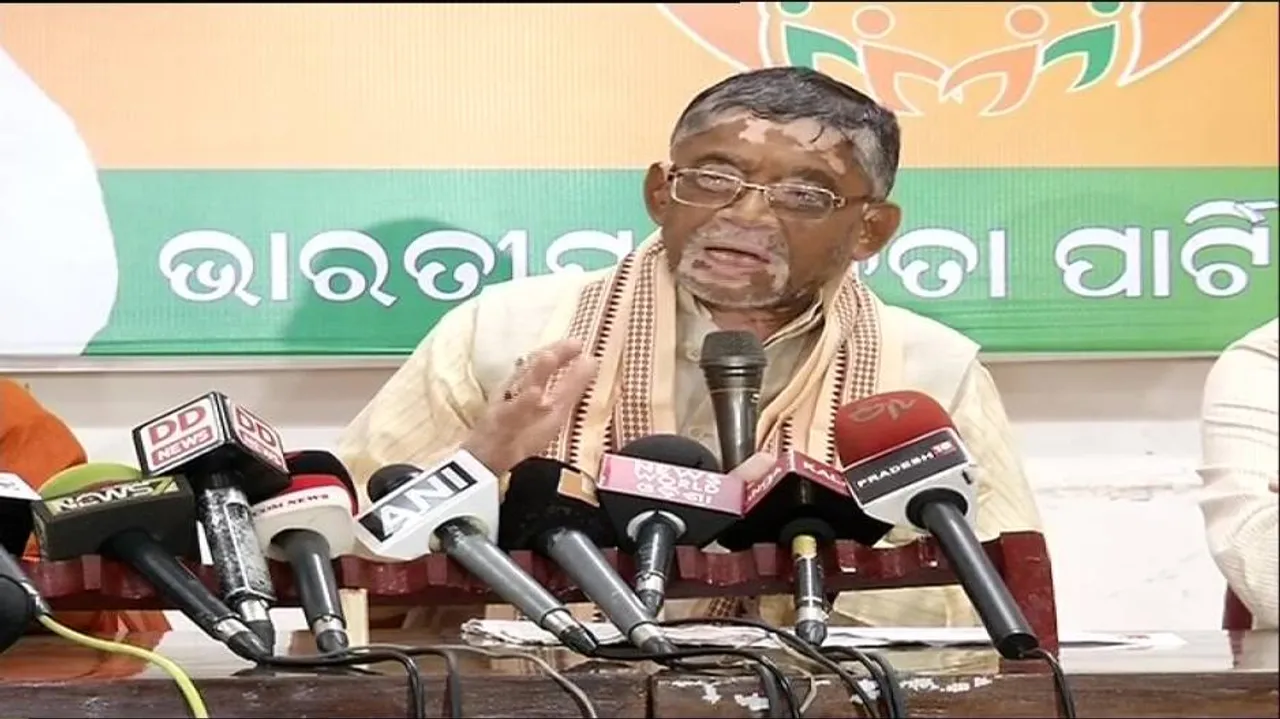 Centre trying to link textile sector with tourism: Gangwar