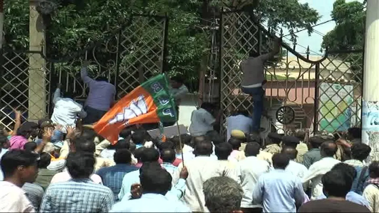 BJP activists vandalise Bhadrak collector's office during hartal