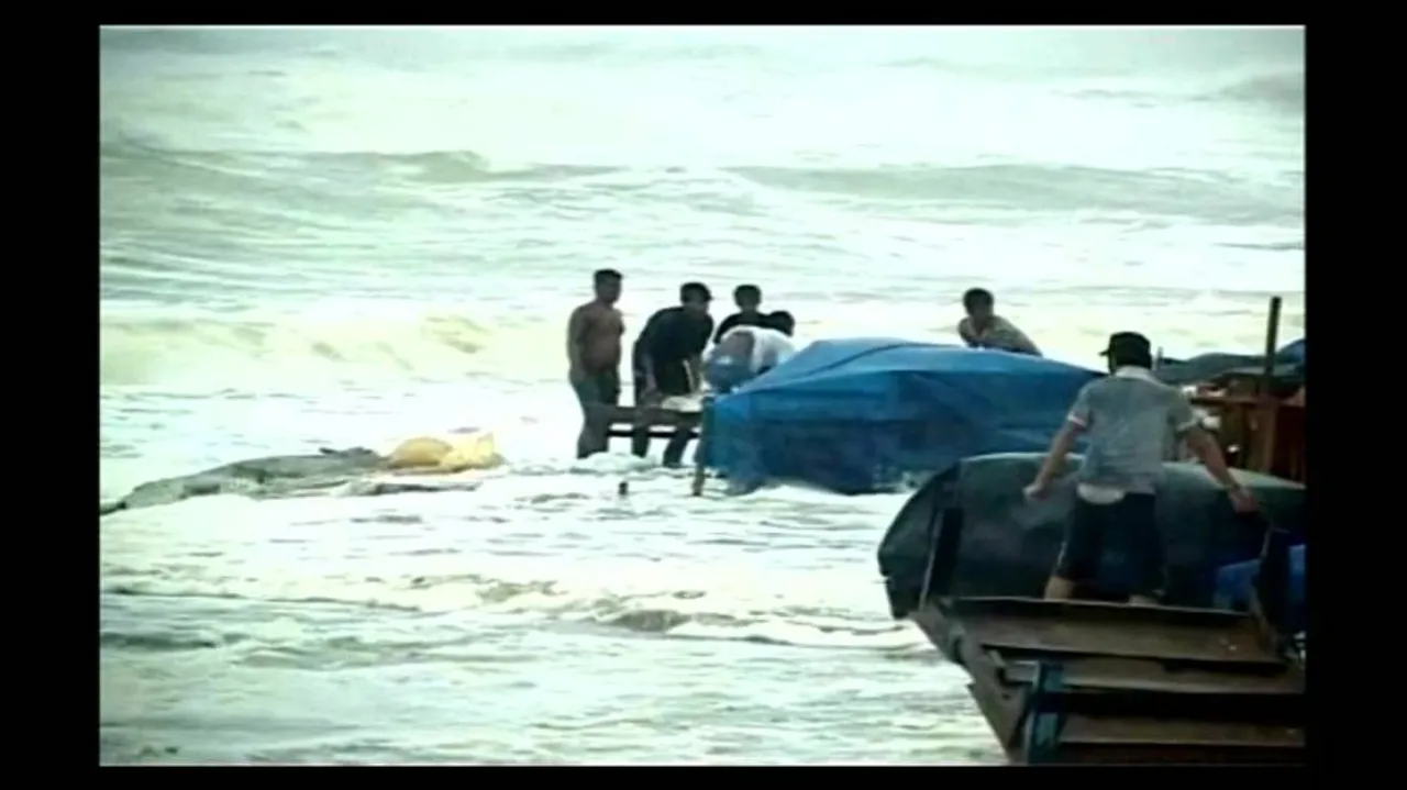 Surging sea waves threaten Swarga Dwar in Puri