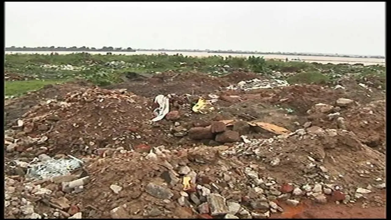 Admn moves to check garbage dumping on Mahanadi, Kathjori bed