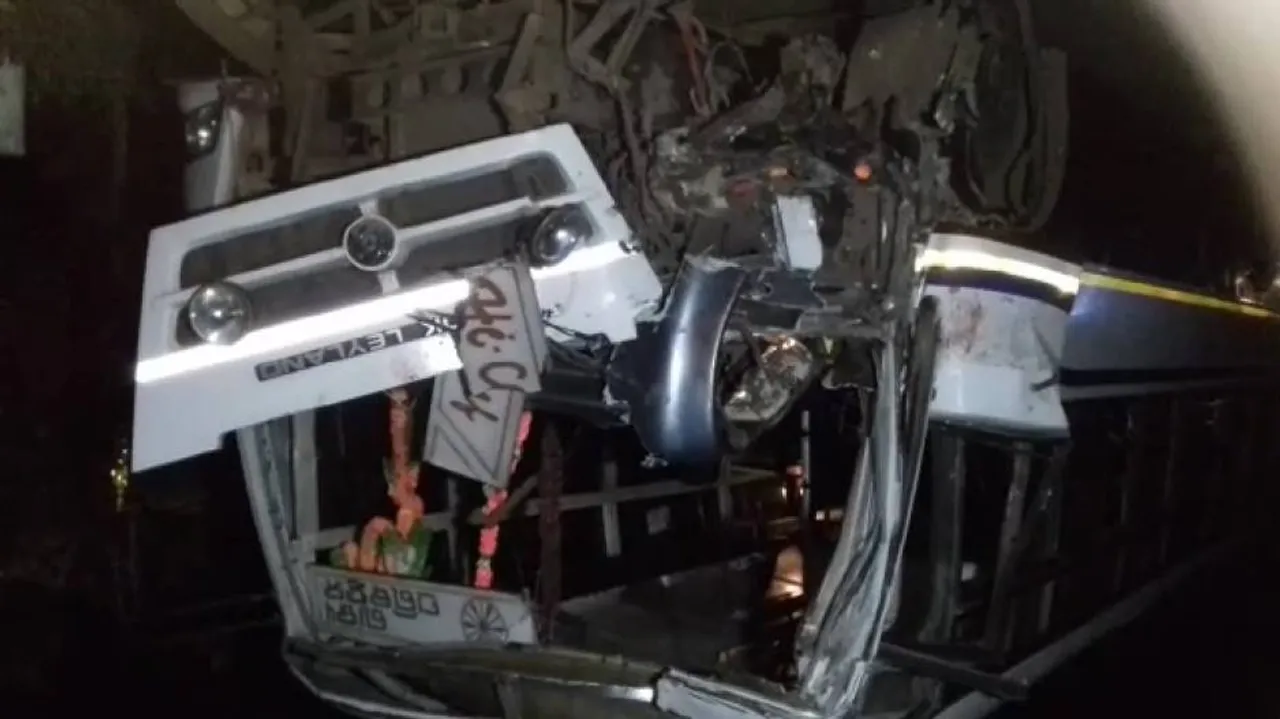 One dies, 20 hurt in Boudh road accident  