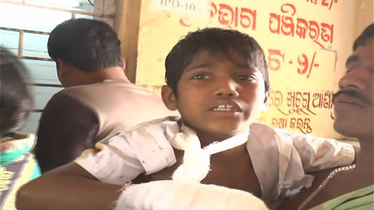 3 school kids injured as mobile battery goes off