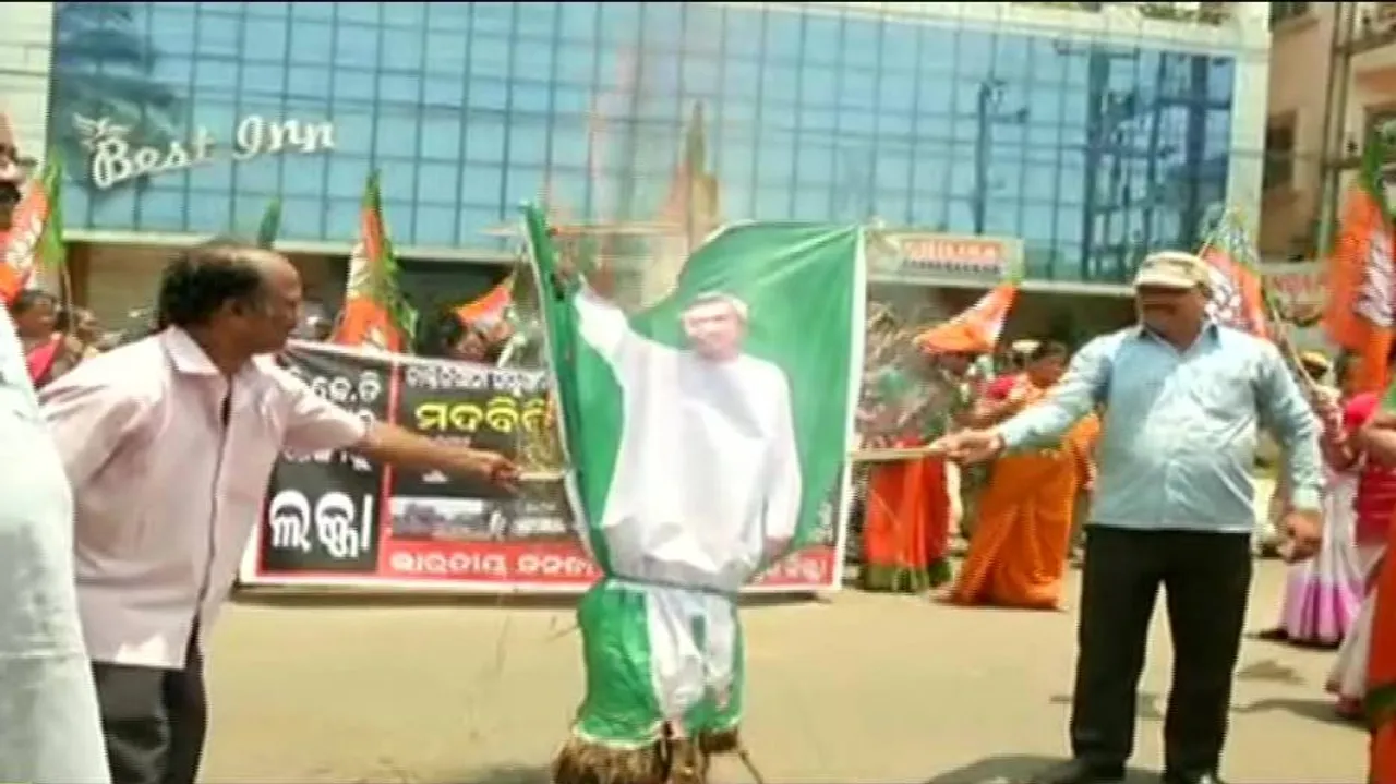 Anti-liquor protest: BJP women activists stage demo; burn CM’s effigy