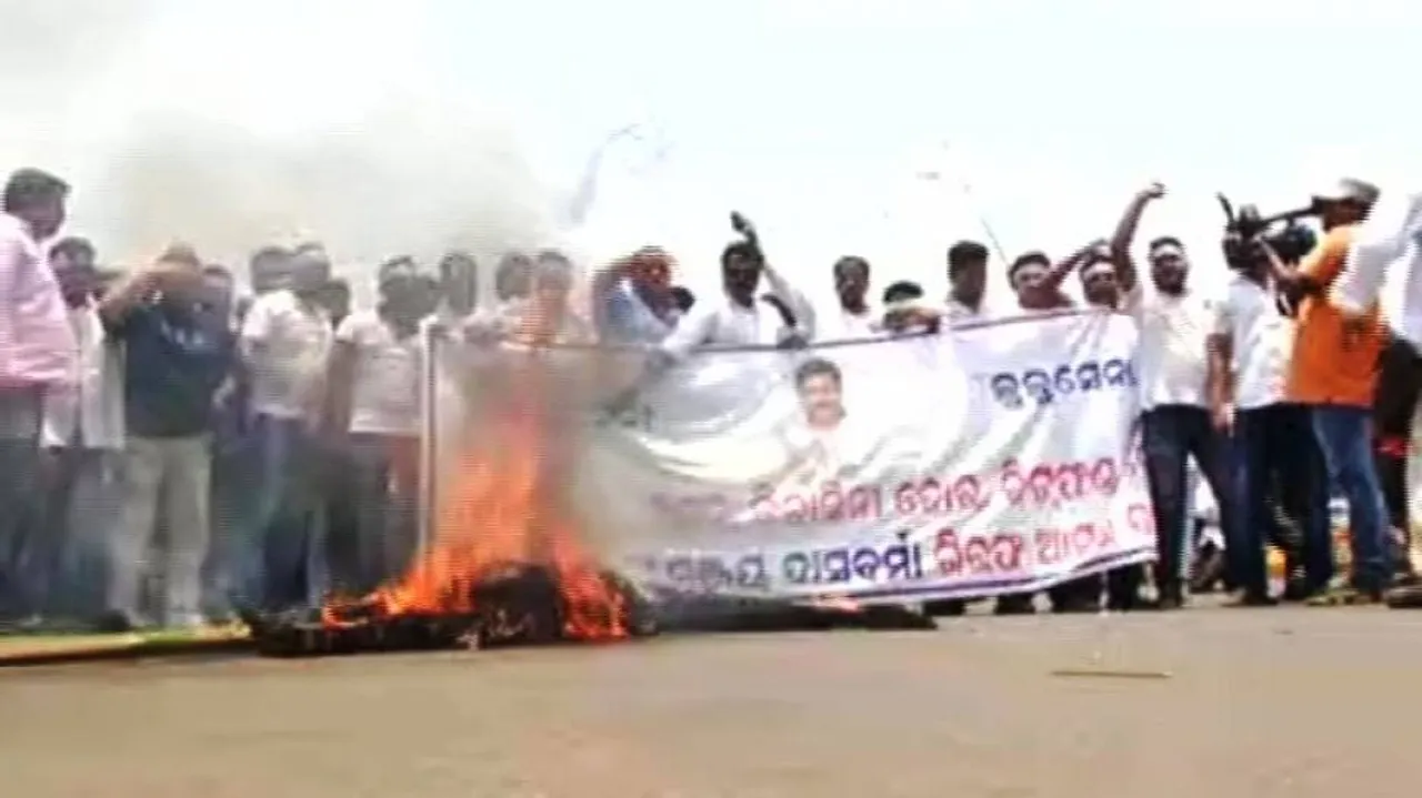 Social activist’s picture on website: Lulu Sena demands resignation of Bramhagiri MLA