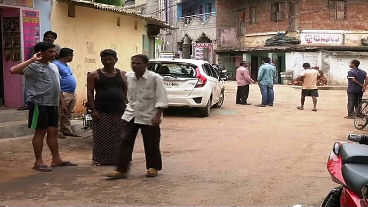 Smart City Shame: Woman misbehaved, husband beaten up