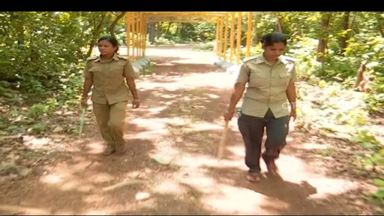Kuldiha Wildlife Sanctuary guards sustain with stick, walkie talkie!