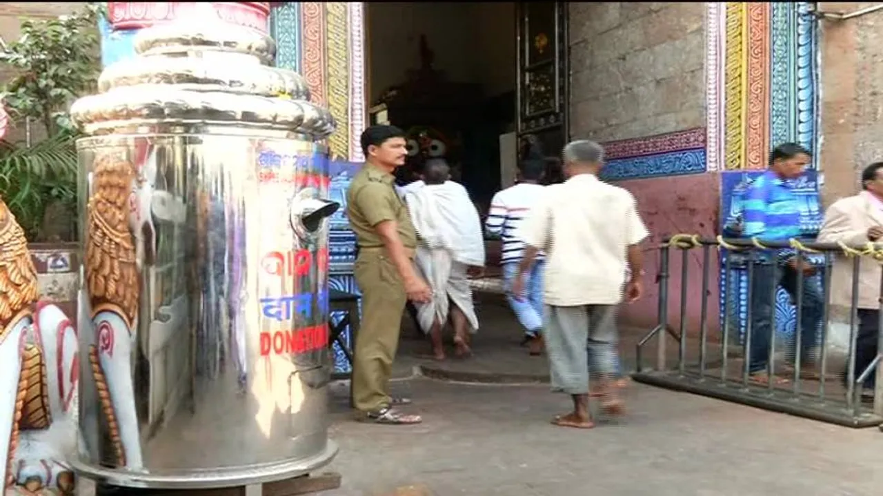 Demonitised notes still find way into hundis of Puri temple