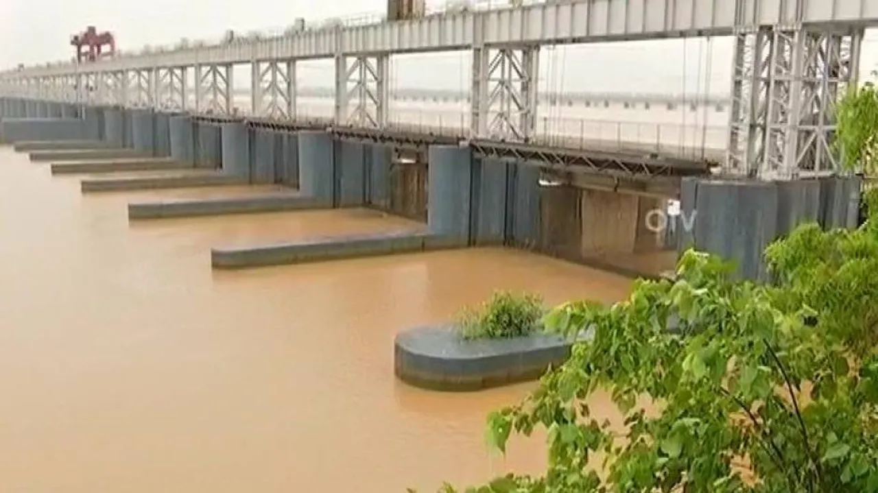 Flood water to reach Mundali today; Water swells in major rivers