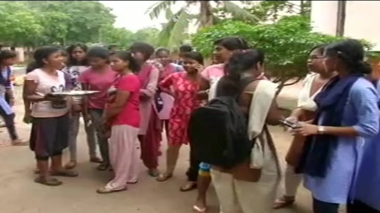 BJB college students protest poor quality food at hostel