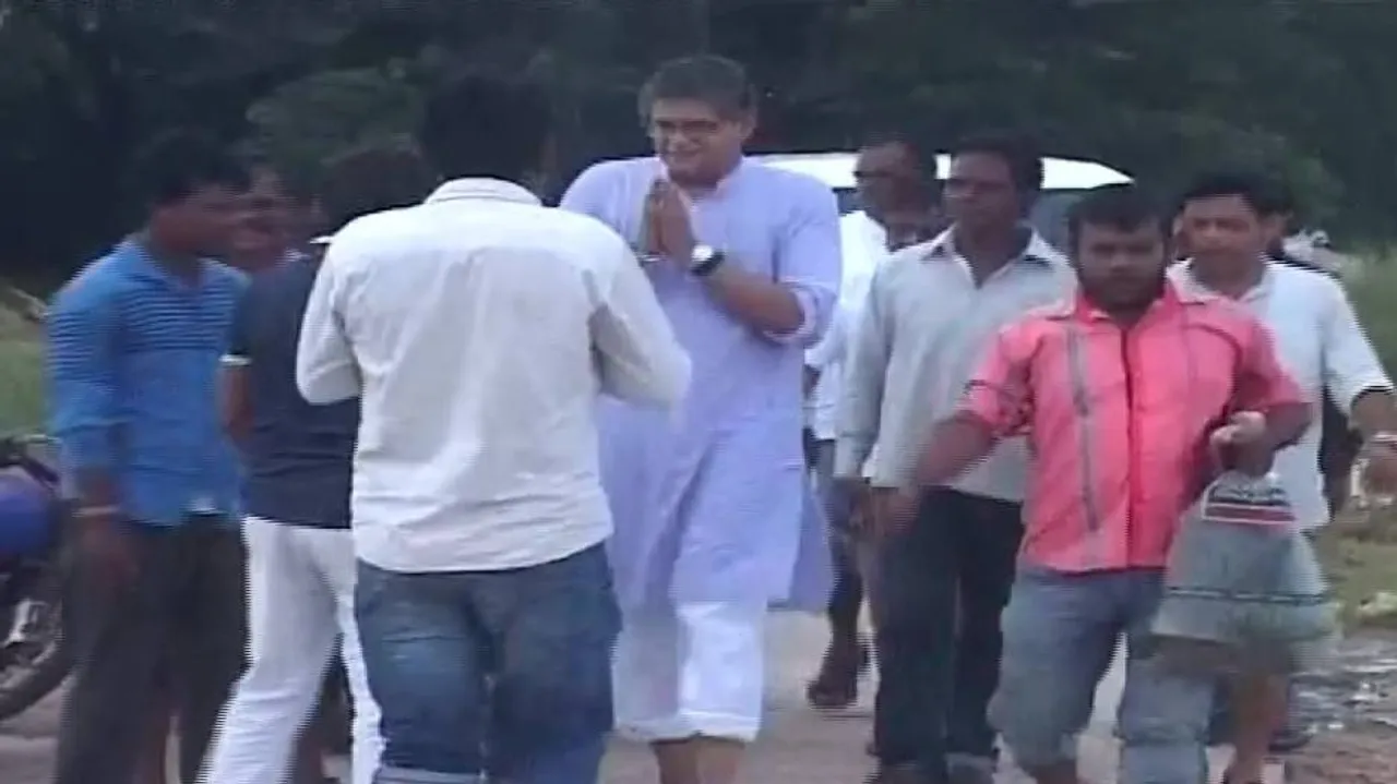 MP Baijayant visits flood hit Pattamundai villages
