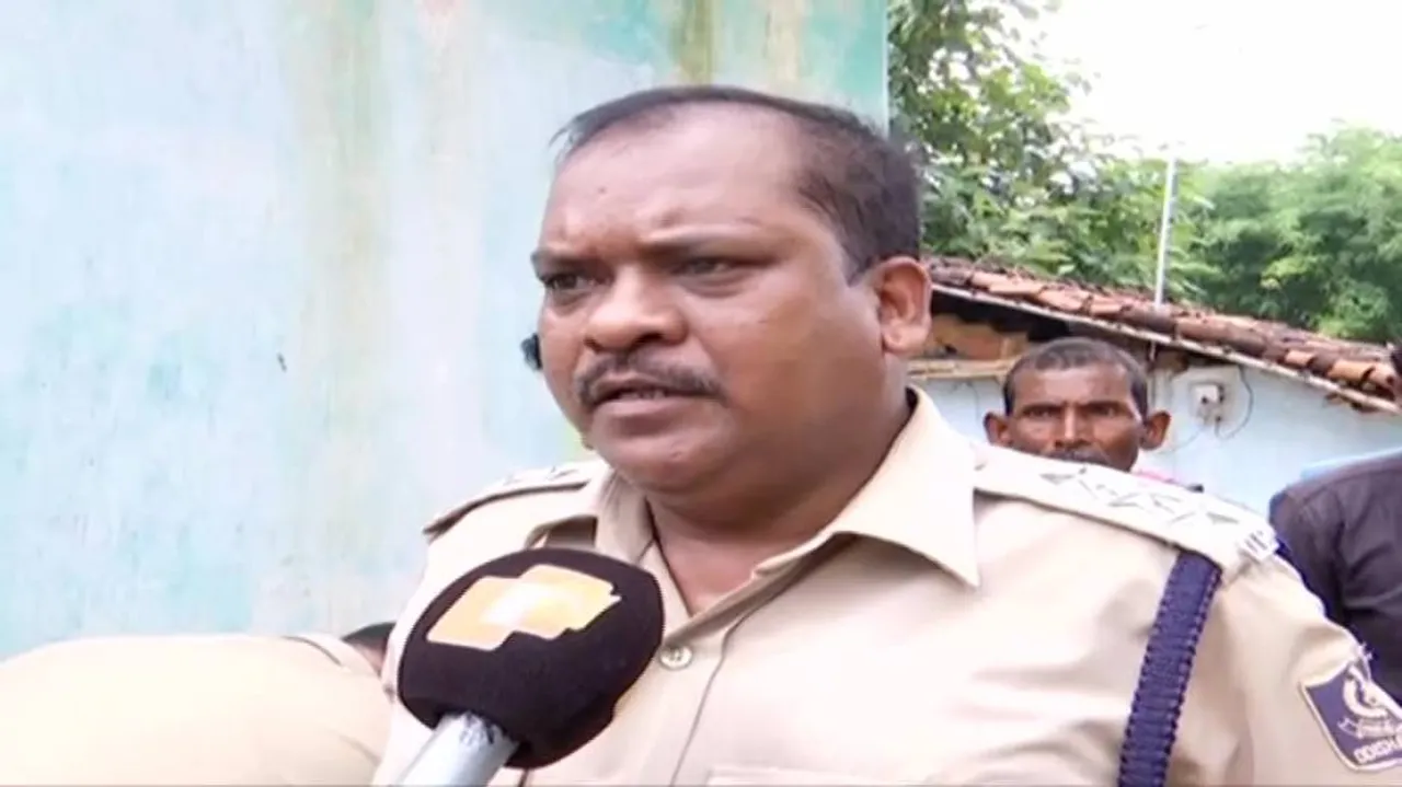 Man hacks wife over family dispute