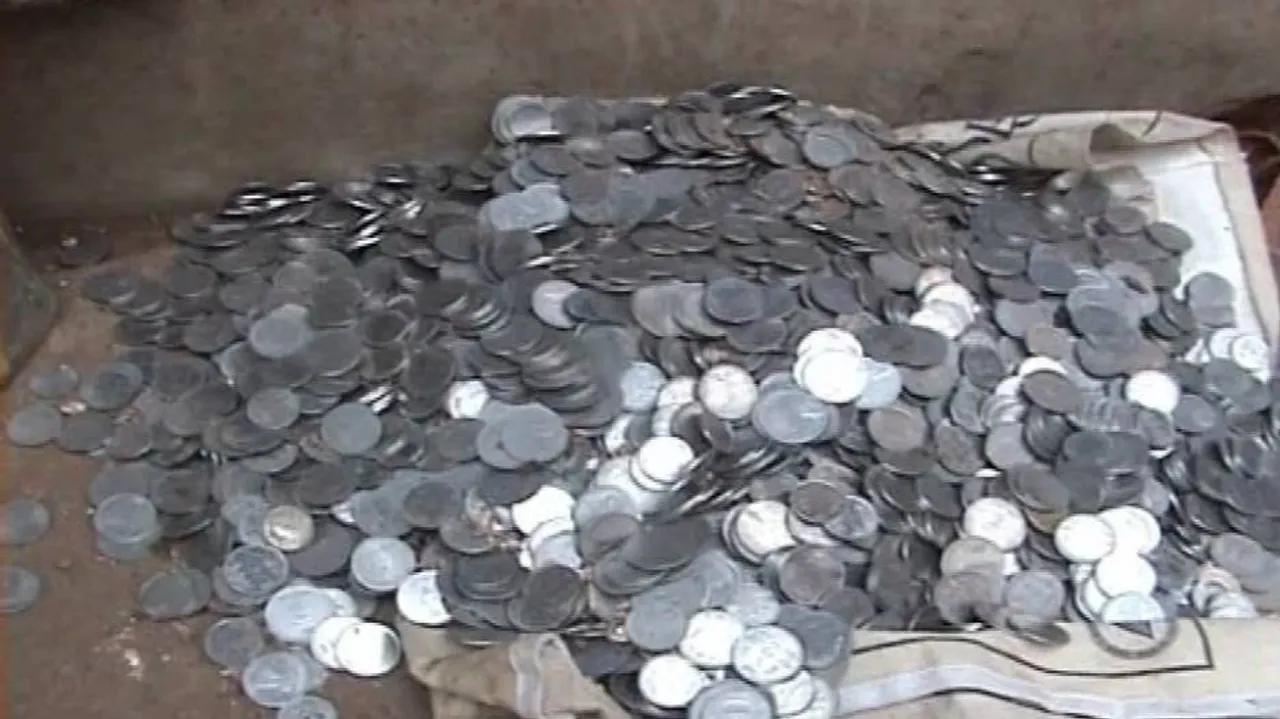 ‘Coin-bandi’ rumours hits businessmen as banks refuse to take smaller currency coins