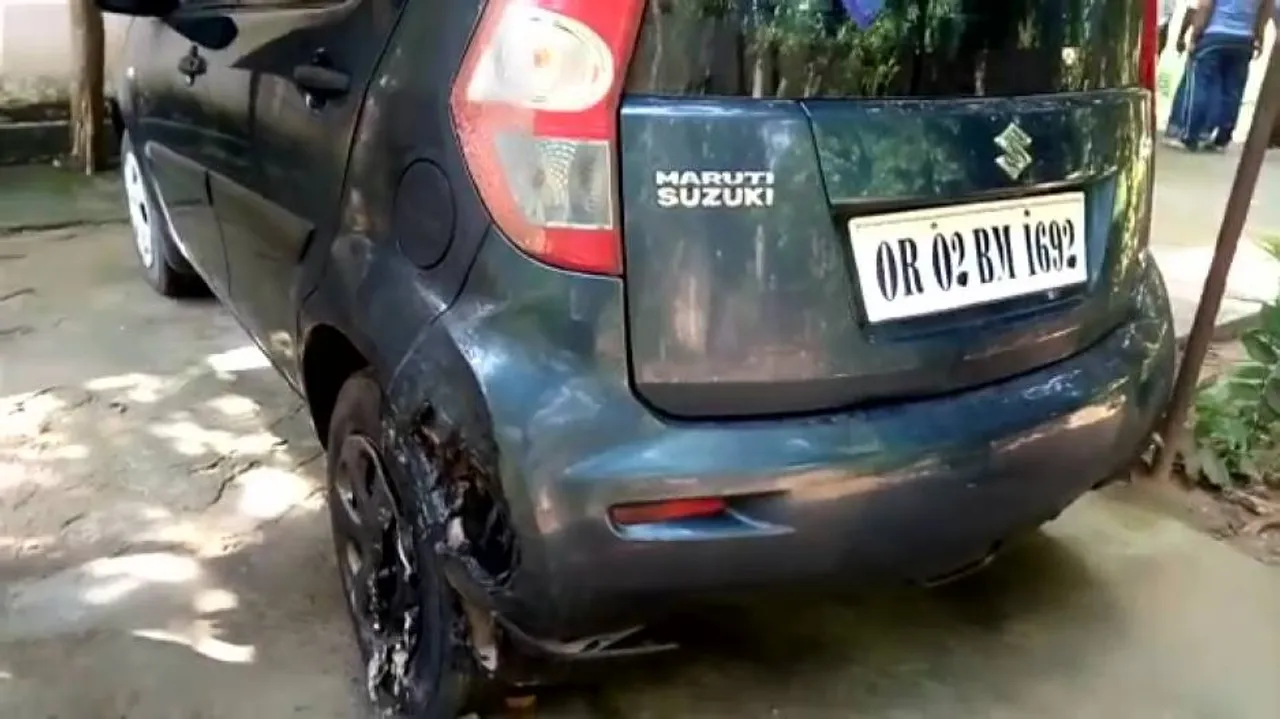 Restricted to lift sand illegally, man torches tehsildar’s vehicle