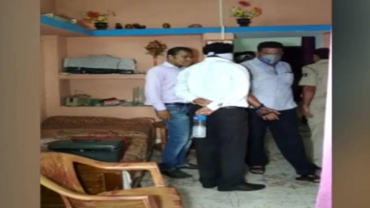 Double murder: Woman, niece found dead in locked house 