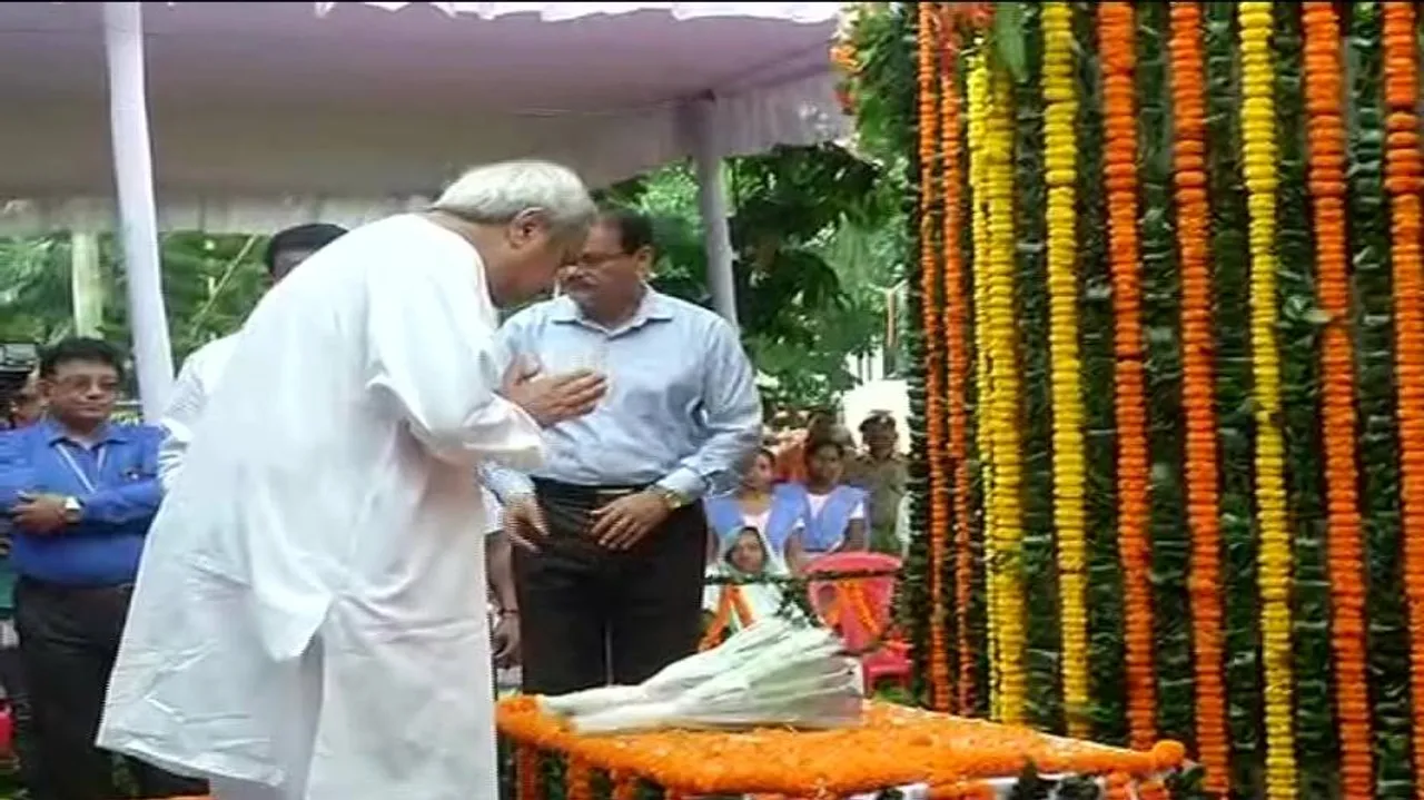 CM, Guv pay rich tribute to Mahatma Gandhi