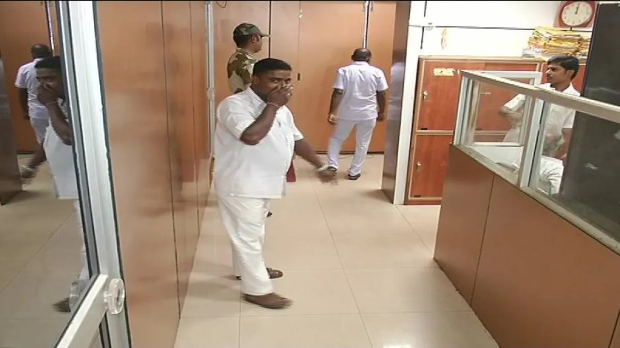 Oh that stinking feeling! Dead rats in building affect OHRC functioning