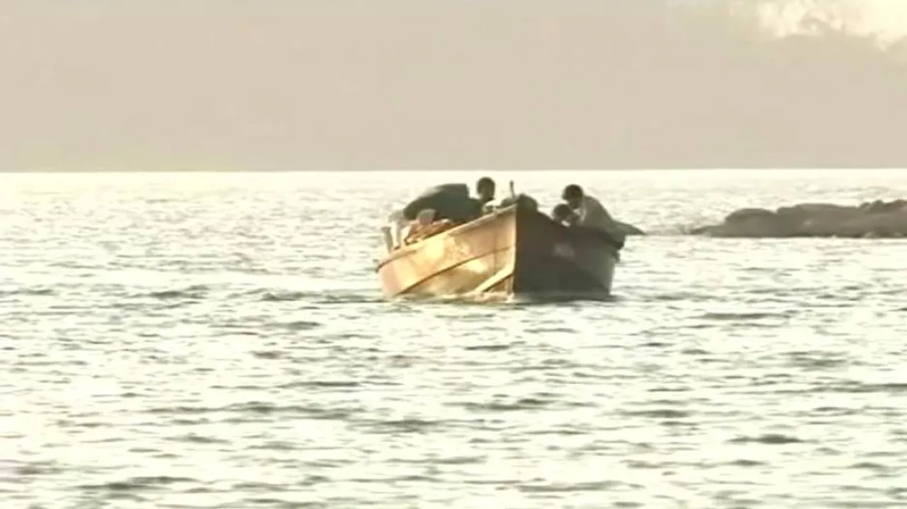 Maoists loot ration meant for BSF at Chitrakonda