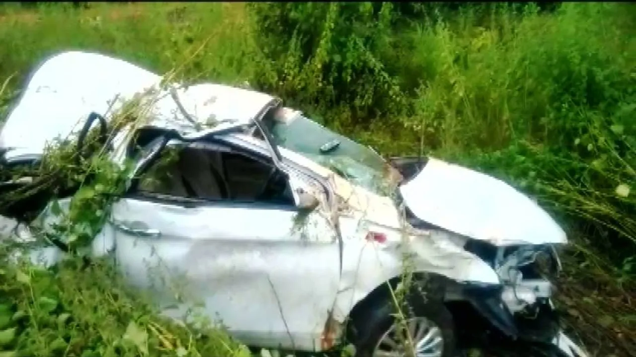 Two killed after car hits tree in Sundergarh