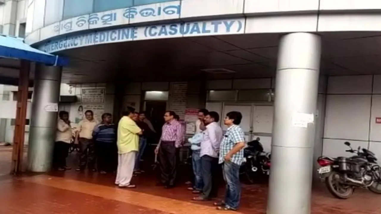 MKCG Medical student attacked with acid by spouse