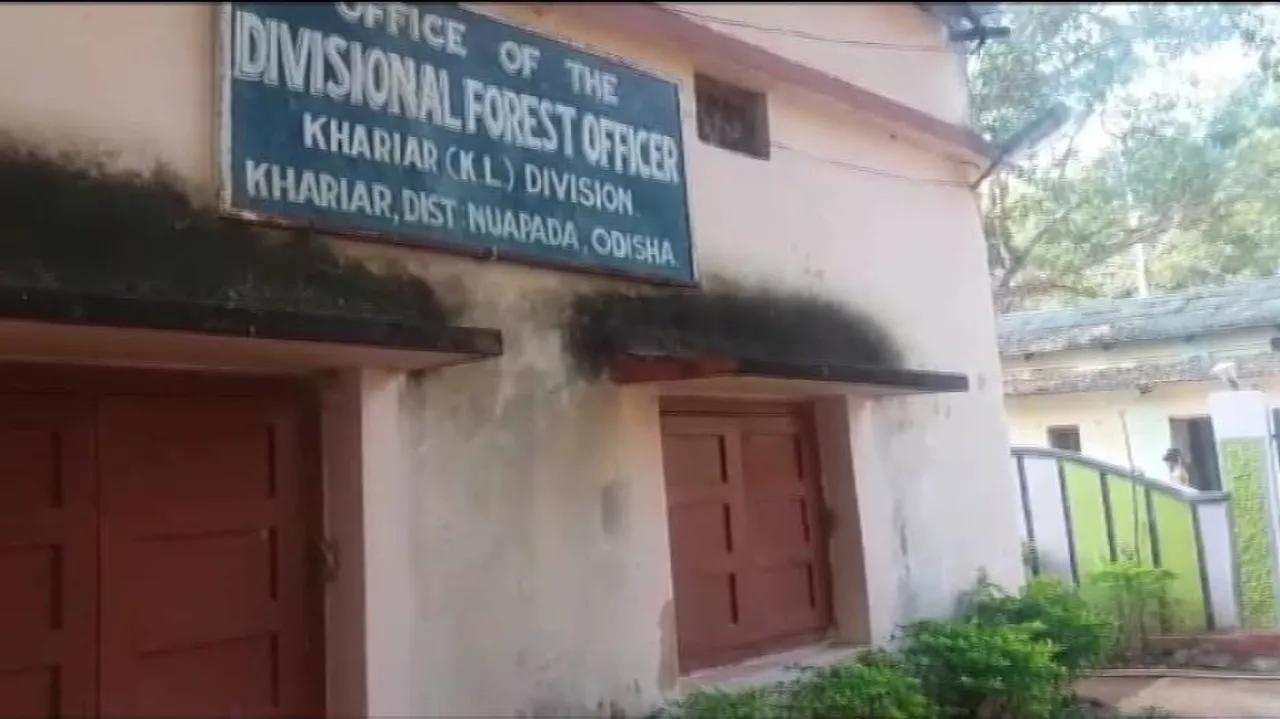 Kendu Leaf DFO caught while accepting bribe
