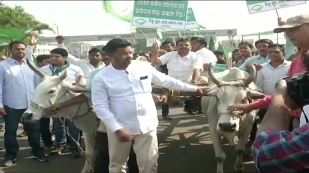 BJD stages demonstration protesting rise in fuel prices
