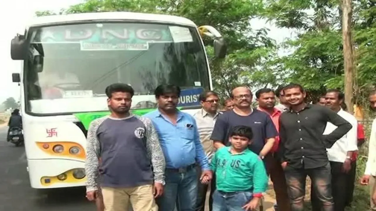 Tourists cancel trip as locals block road to Chilika