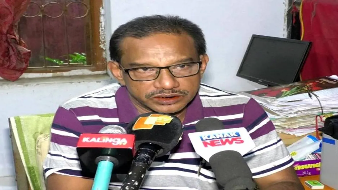 Tehsildar locked in office for working on holiday!