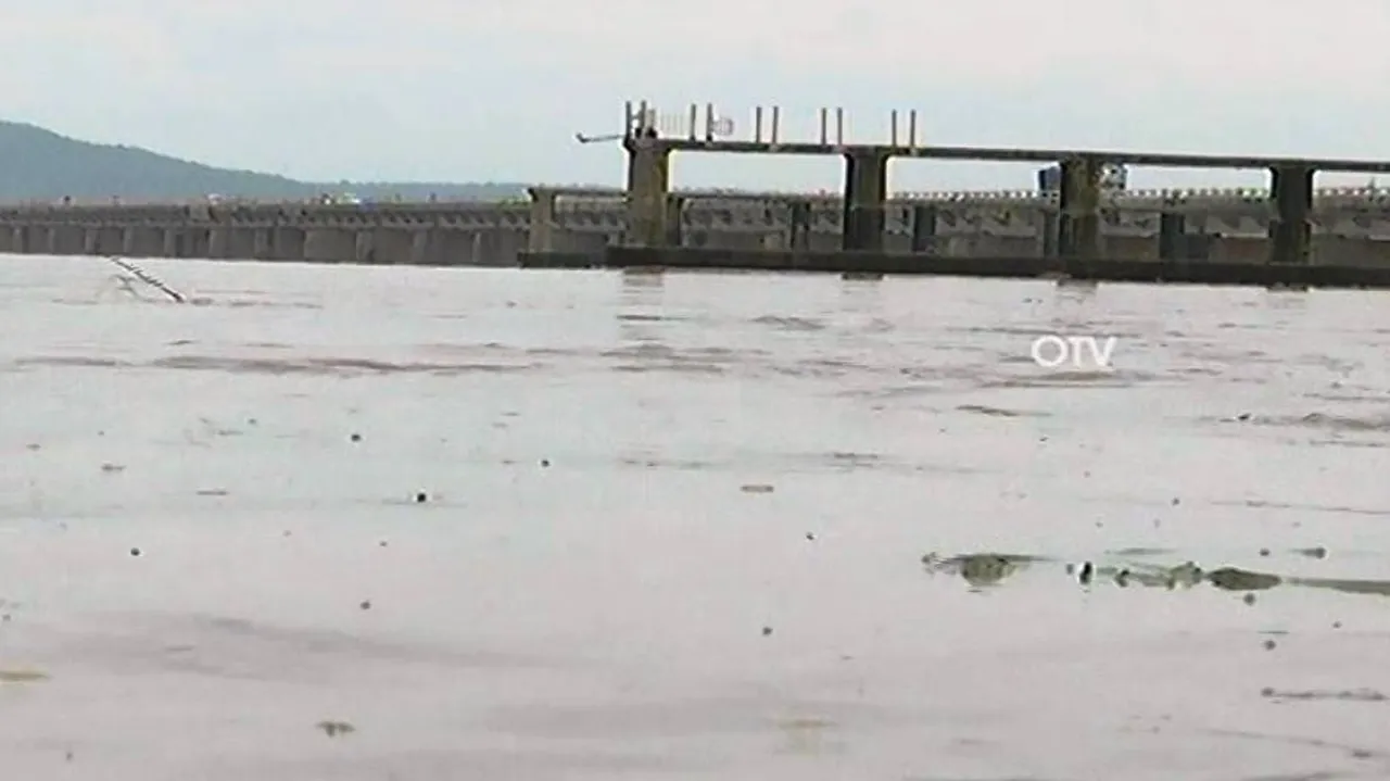 Row surfaces over flood water management in Odisha