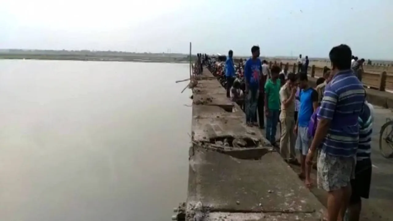 Truck falls into Mahanadi River in Paradip, driver missing