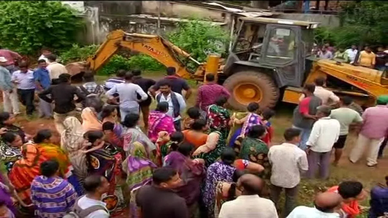 Illegal encroachments on sewerage line at Nayapalli demolished