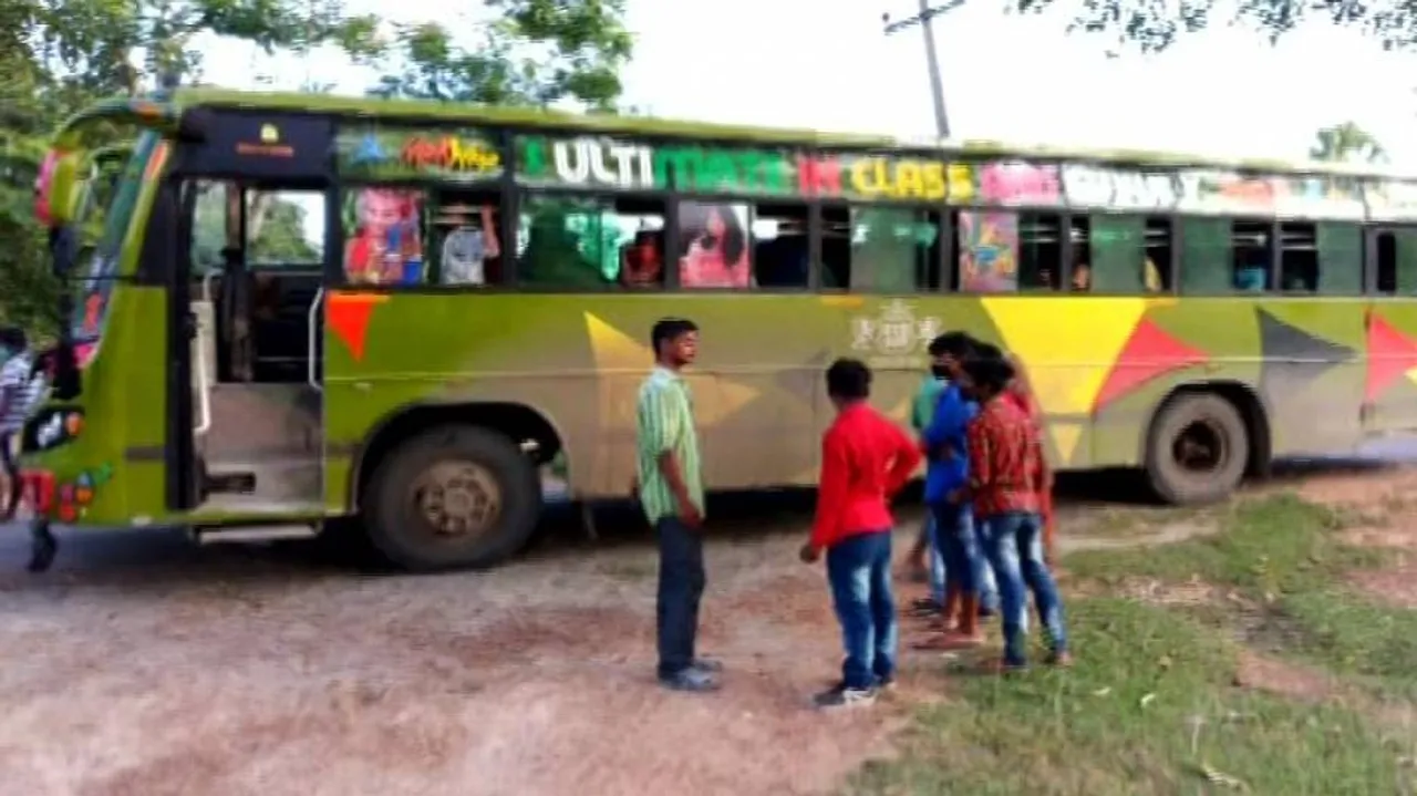 Tamil Nadu Bus Carrying Bihari Migrant Workers Stopped At Soro By Sarpanch