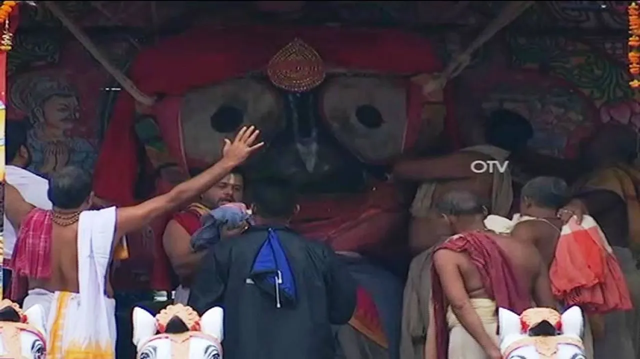 Puri Rath Yatra 2018: Pulling of chariot of Lord Jagannath resumes