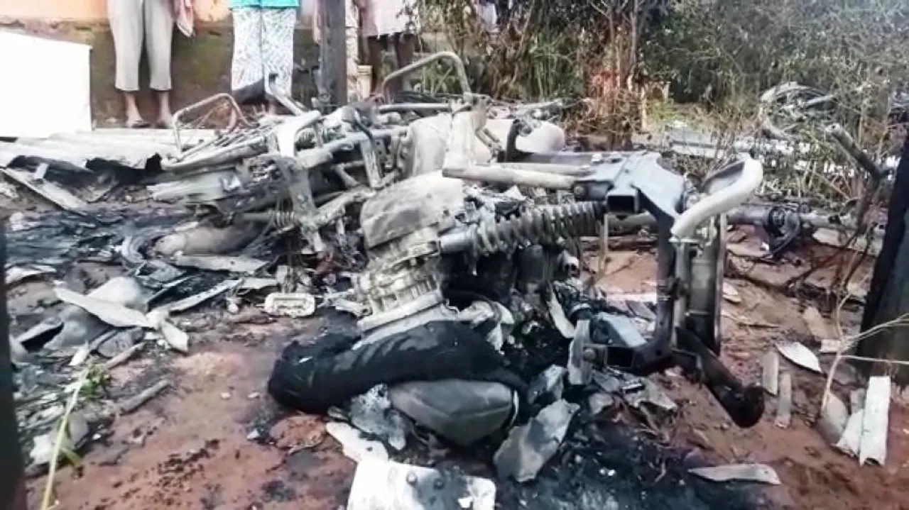 Girl torches bikes of estranged lover in revenge