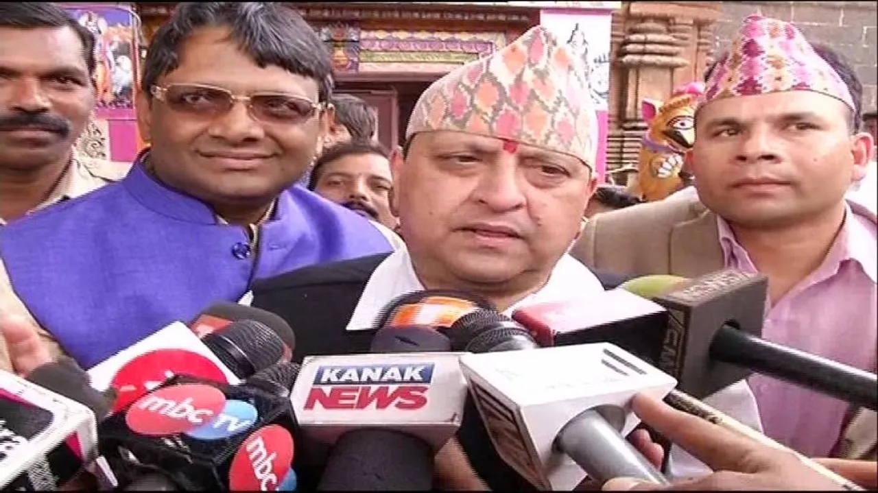 Nepal King prayed for peace at Lingaraj, Sakhigopal temples