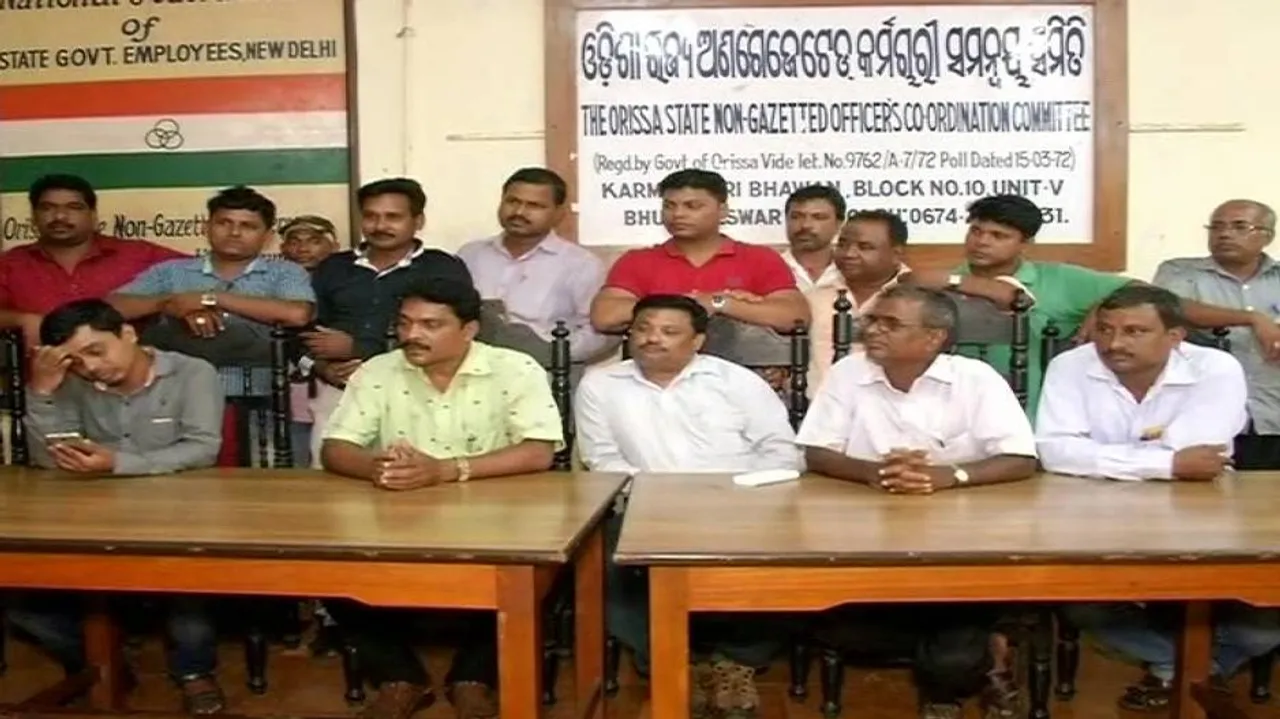 Revenue department clerks withdraw dharna