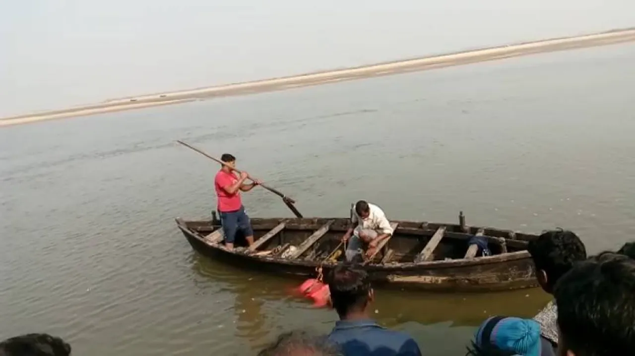 Lovebirds jump into swollen Subarnarekha; girl's body found