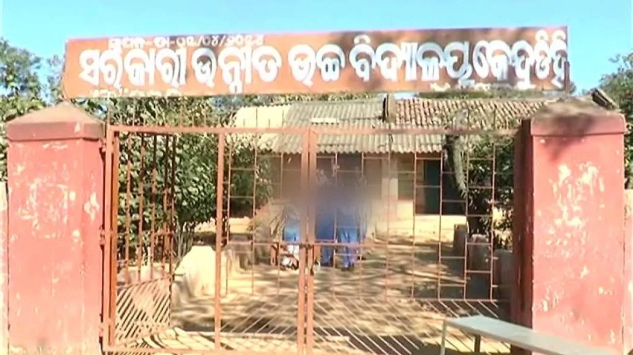 Girl students raise hue & cry over teacher’s misbehaviour