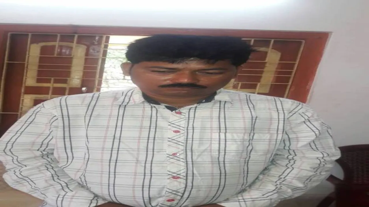 VLW caught taking bribe in Bhadrak