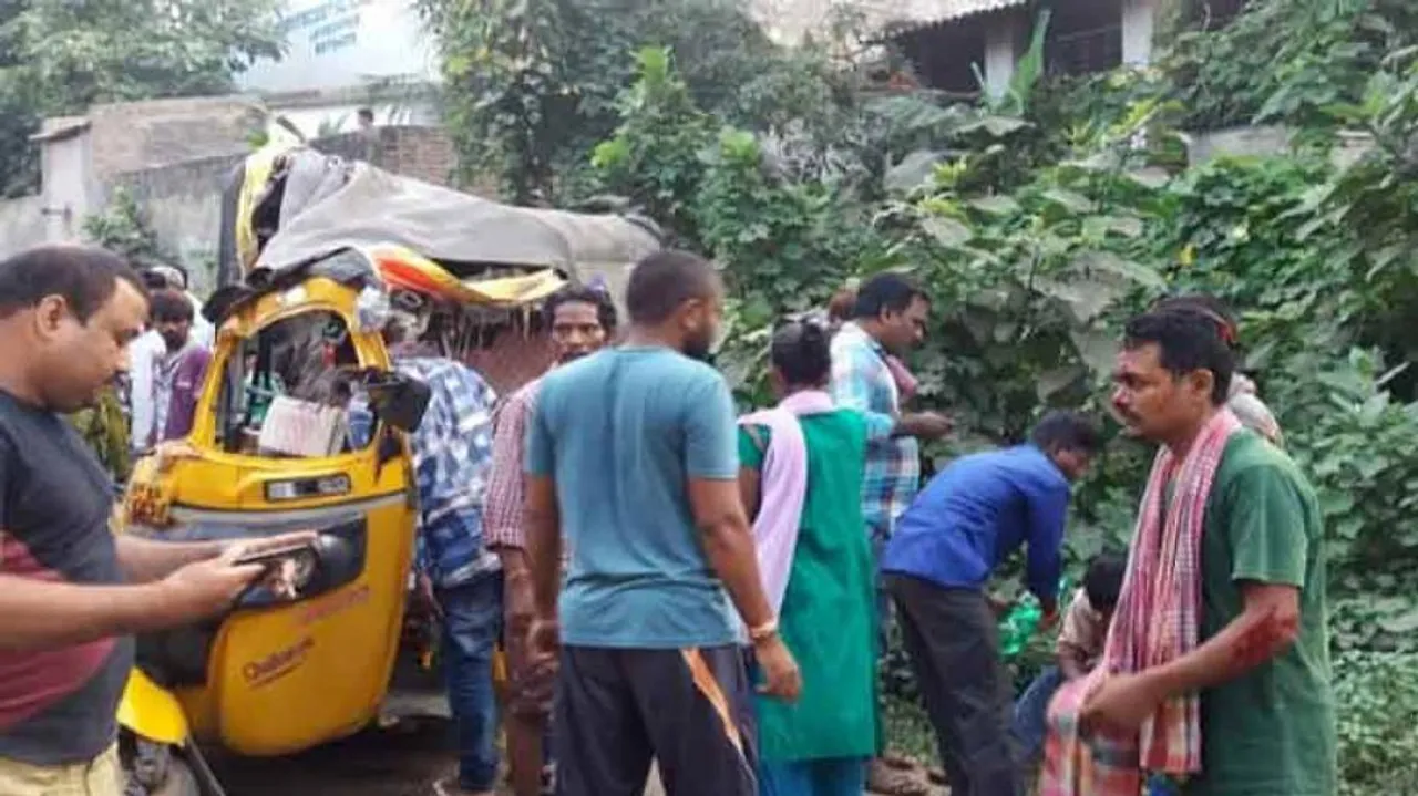 Woman killed in head-on collision between tanker and auto-rickshaw