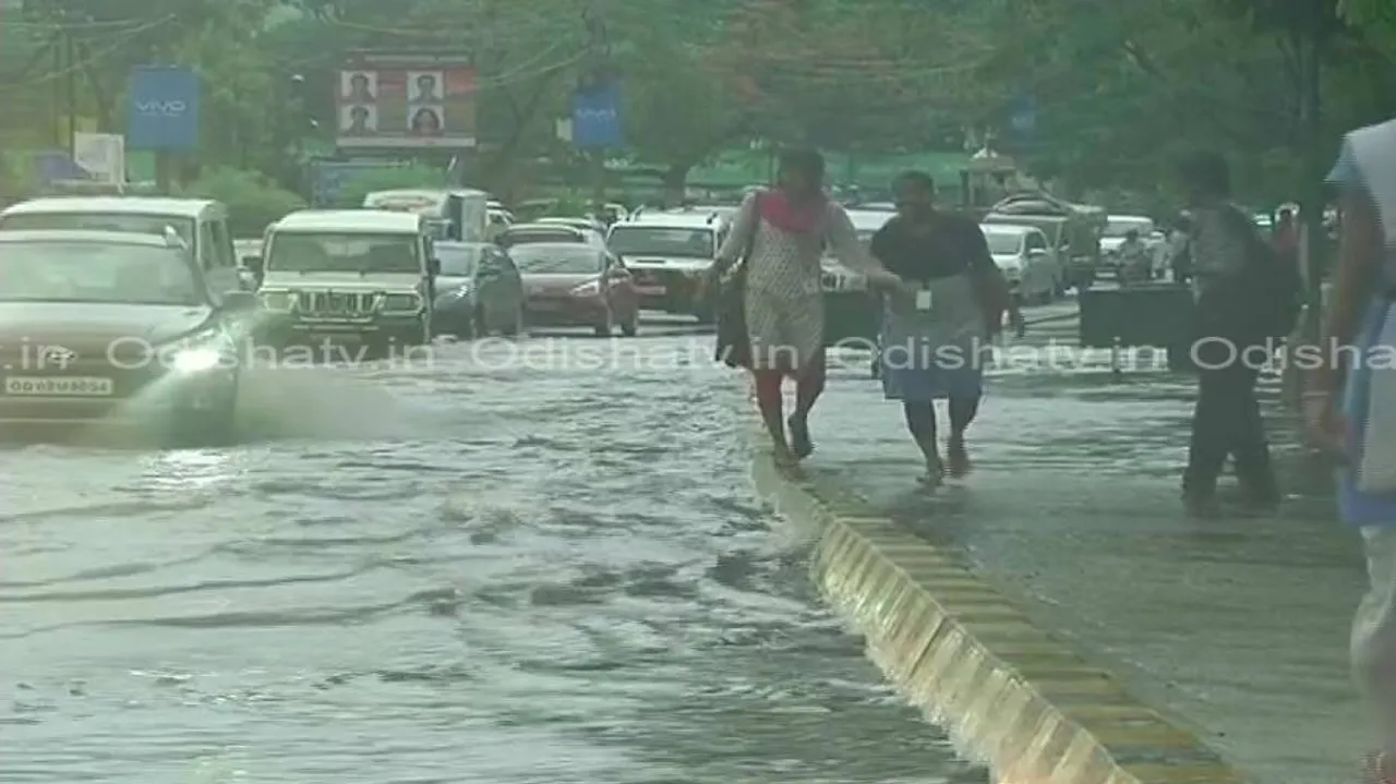 Monsoon shower triggers water-logging in the Capital