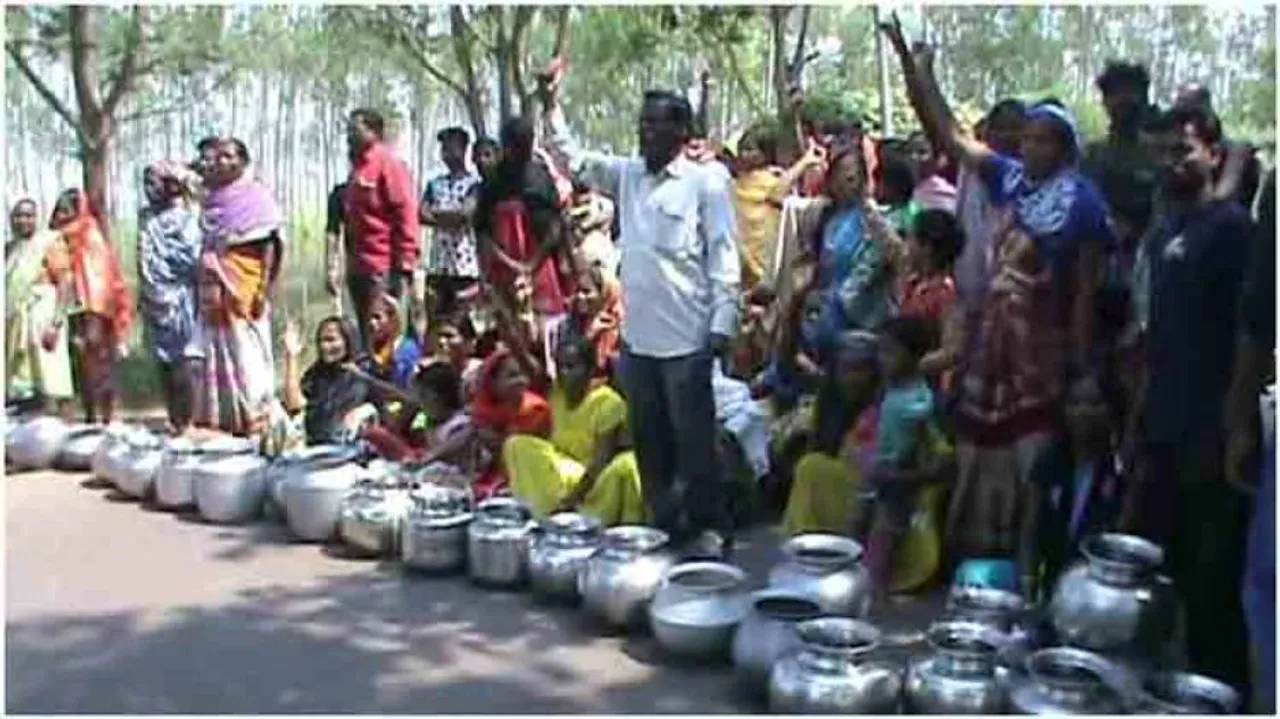 Locals stage road blockade over drinking water scarcity in Nabarangpur