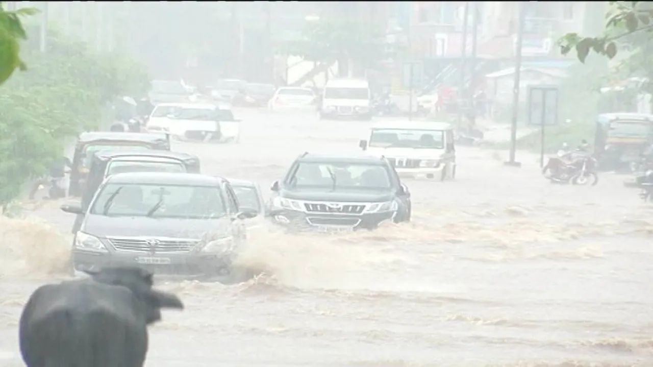 Heavy rainfall triggers waterlogging in front of Iskcon temple yet again