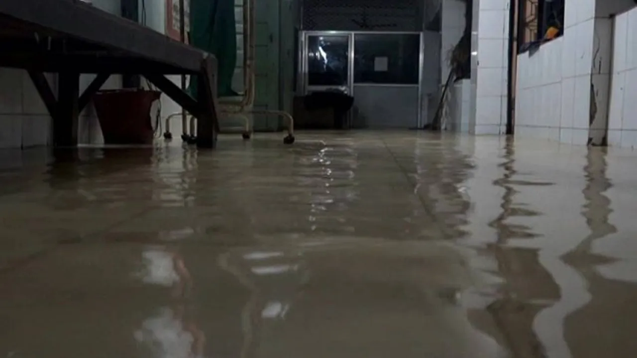 Rain floods hospital in Angul, leaves patients in lurch