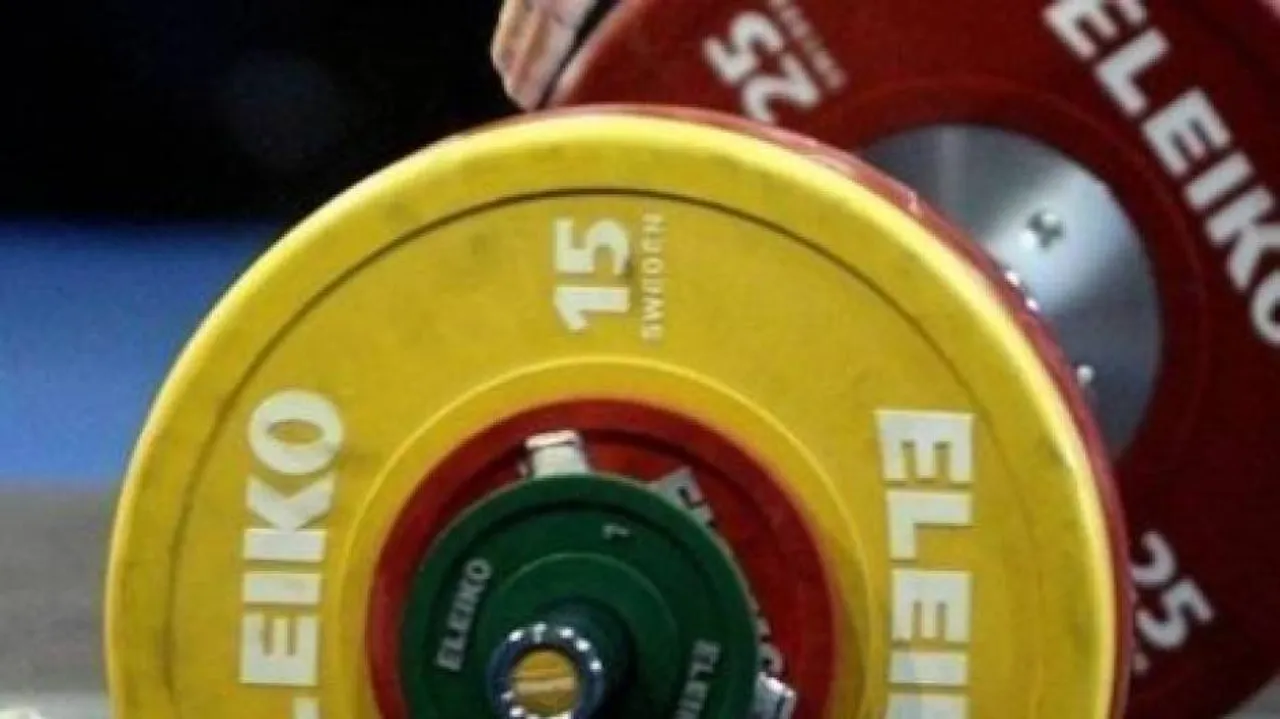 Weightlifter Mali wins bronze; disappointing day for boxers