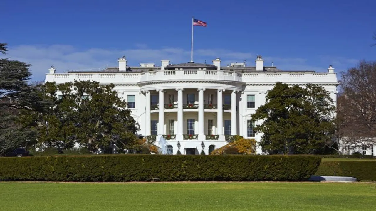 Man shoots himself in front of White House